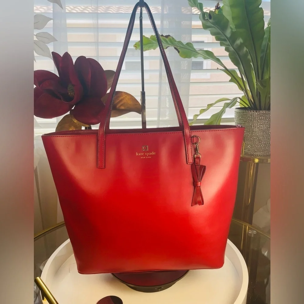 “Host Pick”KATE SPADE NEW YORK Tote Red